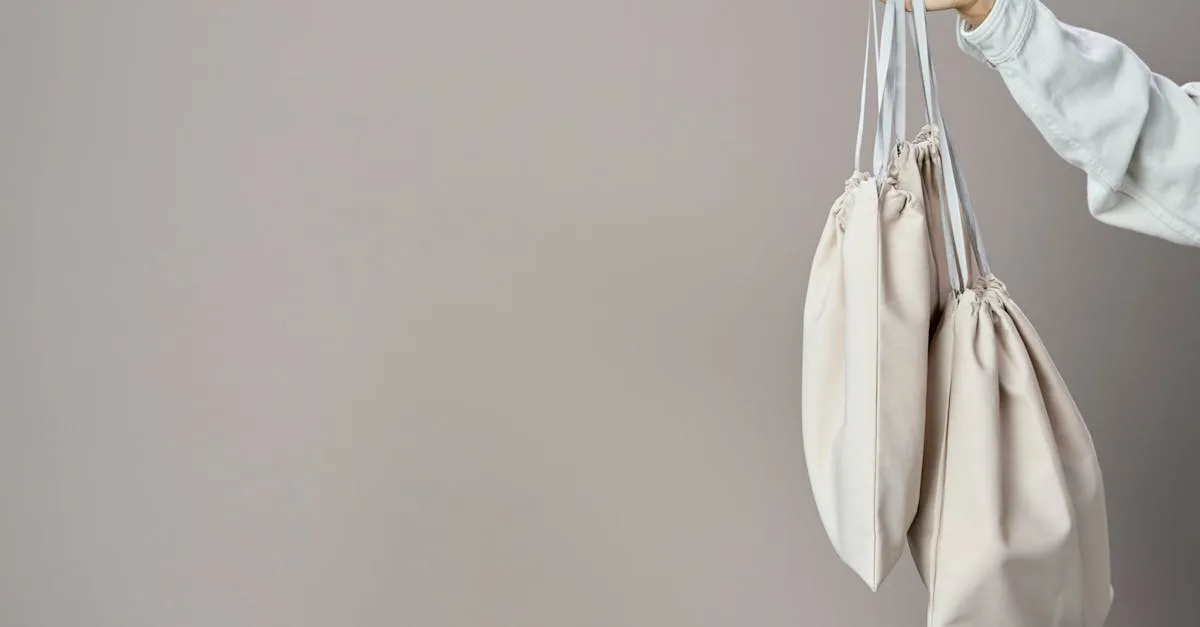 sac hobo en cuir grainé beige, alliant élégance et confort pour un style décontracté chic au quotidien.