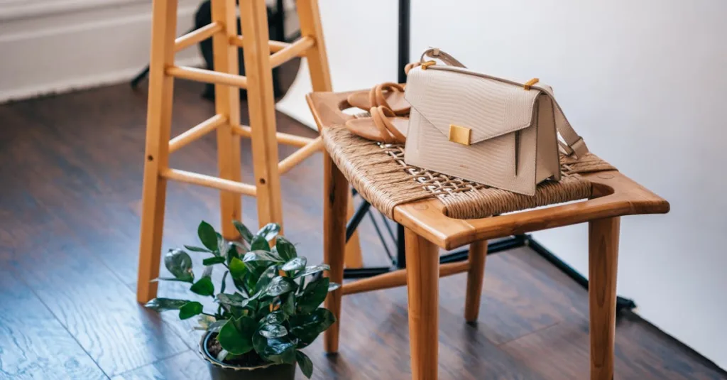découvrez notre sac matelassé beige, alliant élégance et praticité pour un style chic et intemporel.