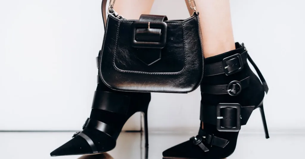 sac seau en cuir grainé noir alliant élégance et praticité, parfait pour un style tendance et sophistiqué au quotidien.