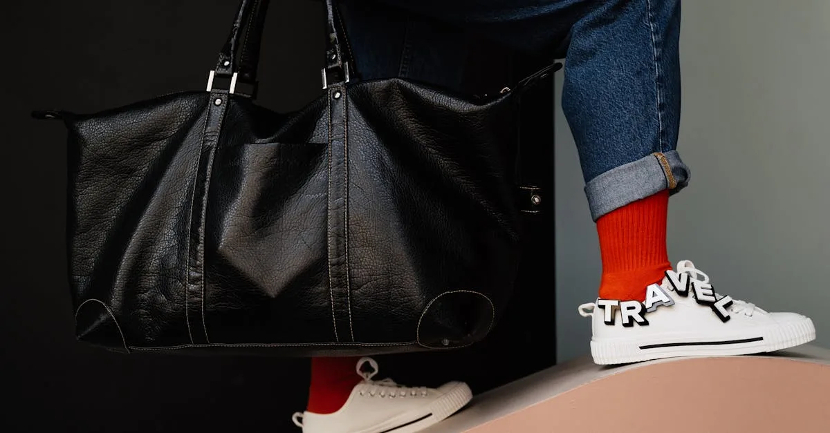 découvrez notre sac baguette en cuir noir, alliant élégance intemporelle et design compact pour un style chic au quotidien.