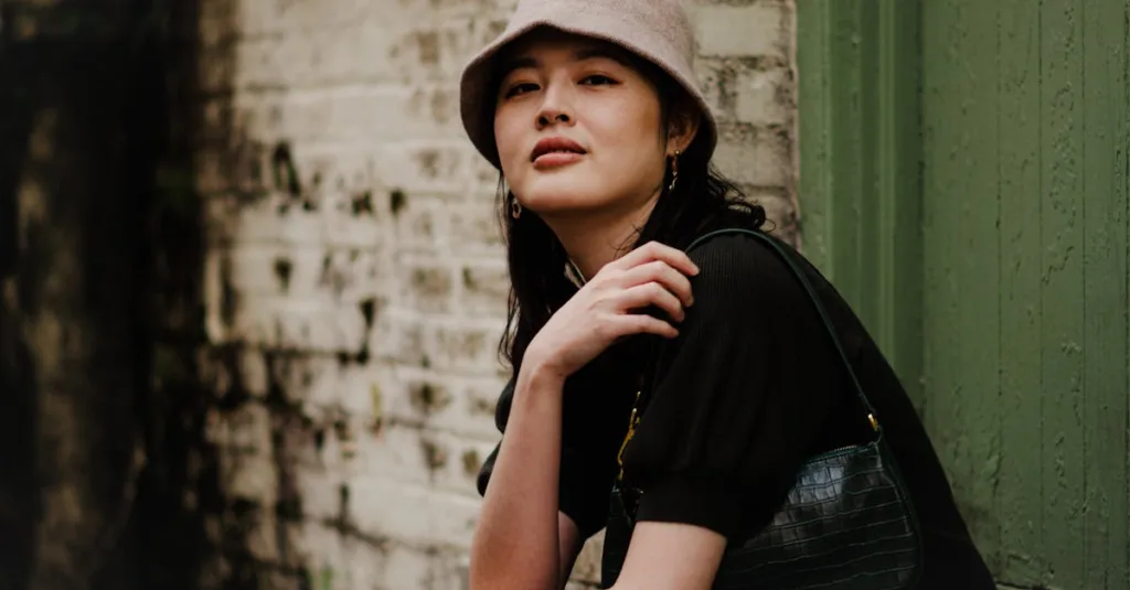 découvrez notre sac seau mini noir mat, alliant élégance et praticité pour un style moderne et tendance au quotidien.