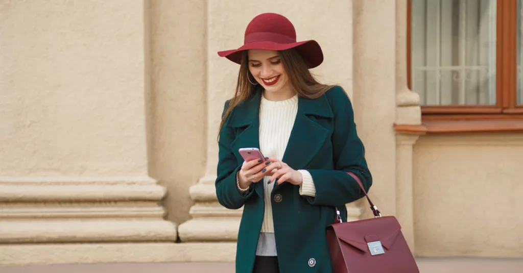 sac seau bordeaux élégant et polyvalent, parfait pour compléter votre tenue avec une touche de couleur chic.