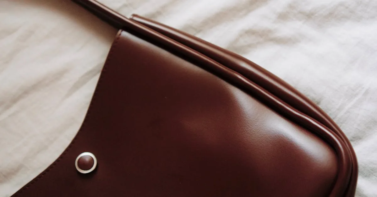 découvrez notre sac en cuir métallisé alliant élégance et modernité, parfait pour sublimer toutes vos tenues avec une touche brillante et sophistiquée.