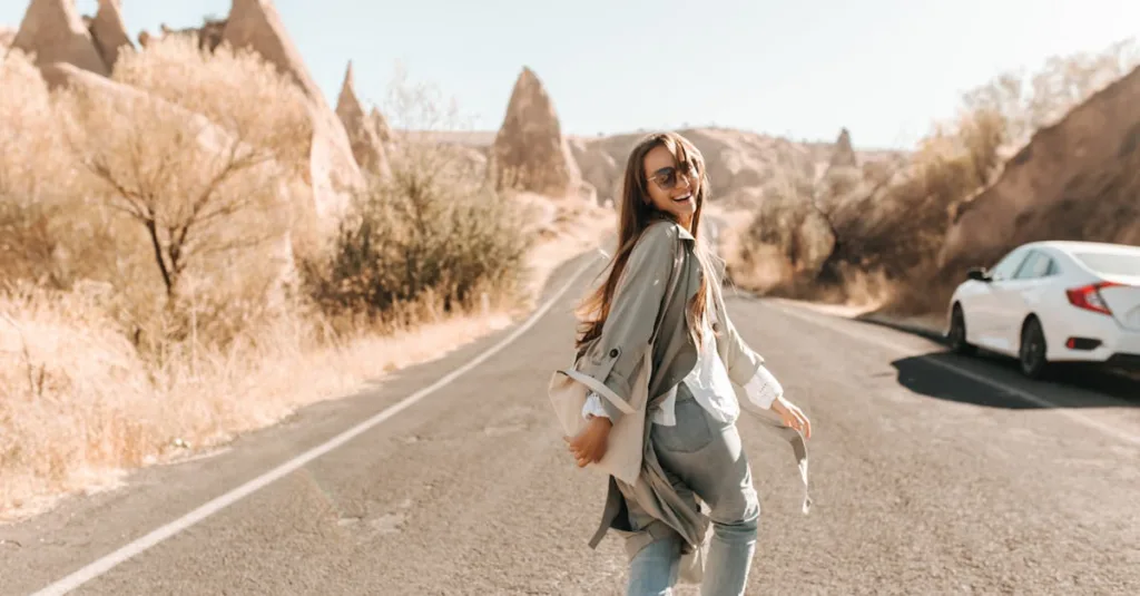 sac à épaule matelassé taupe, élégant et pratique pour un style chic au quotidien.