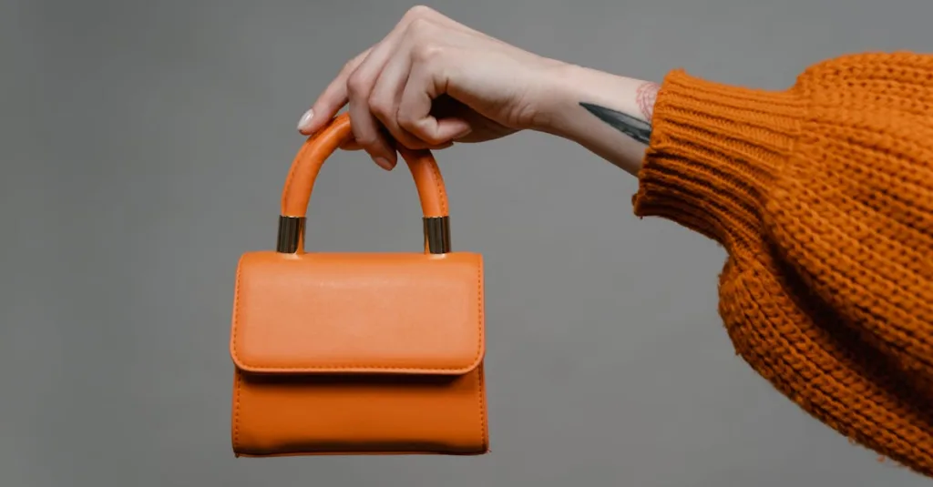 sac à bandoulière en cuir lisse, alliant élégance et confort pour un style moderne et raffiné au quotidien.