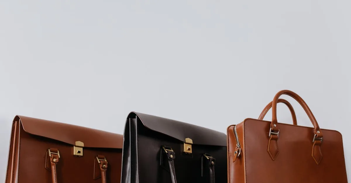 sac de bowling en cuir souple alliant élégance et confort, idéal pour transporter votre équipement avec style et durabilité.