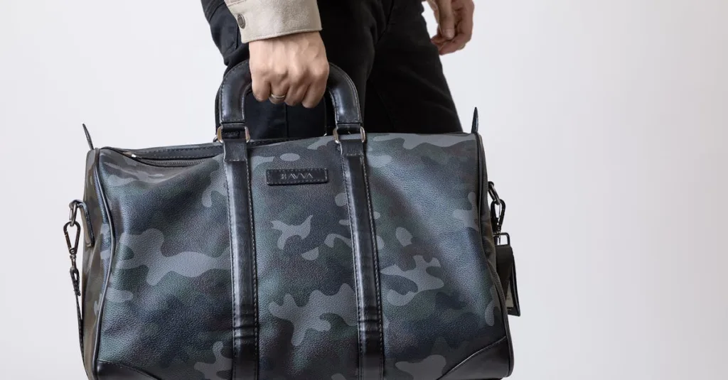 sac de bowling en cuir souple, alliant élégance et durabilité pour transporter vos équipements avec style.