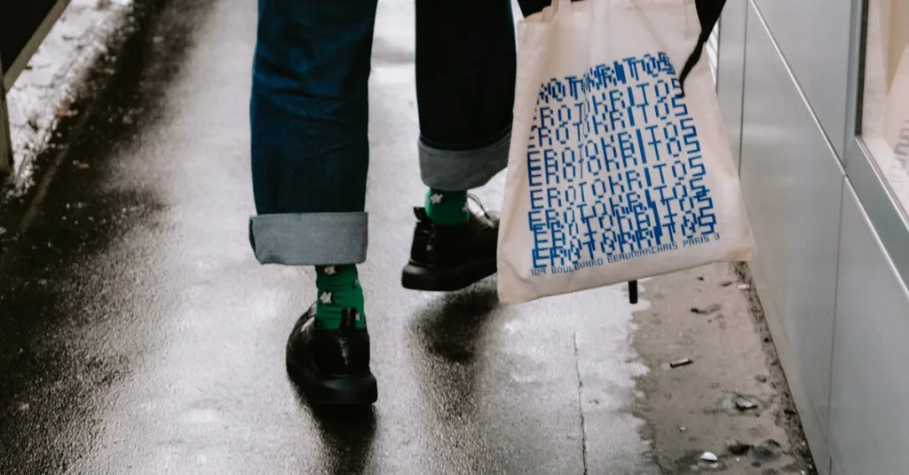 sac fourre-tout en toile avec fermeture éclair, alliant praticité et style pour transporter vos essentiels en toute sécurité.