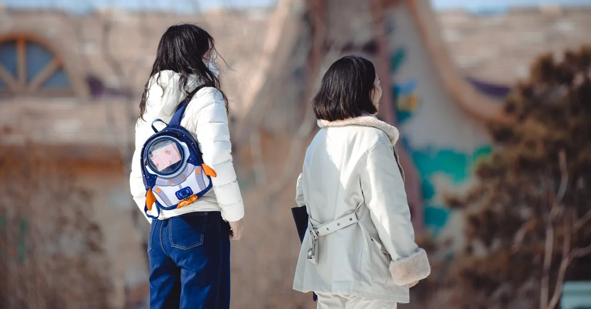 découvrez le sac à dos antivol pour femme : un compagnon élégant et pratique pour garder vos effets personnels en sécurité au quotidien.